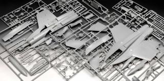 Revell letadlo F/A-18E Super Hornet Top Gun 1:48 03864